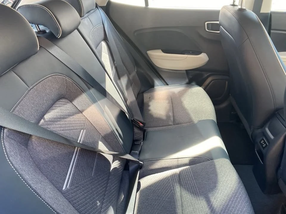 2025 Hyundai Venue - Image 11 of 20