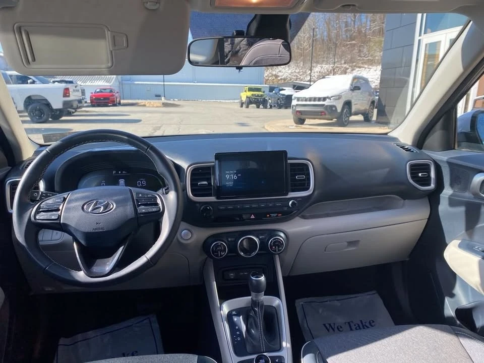 2025 Hyundai Venue - Image 15 of 20