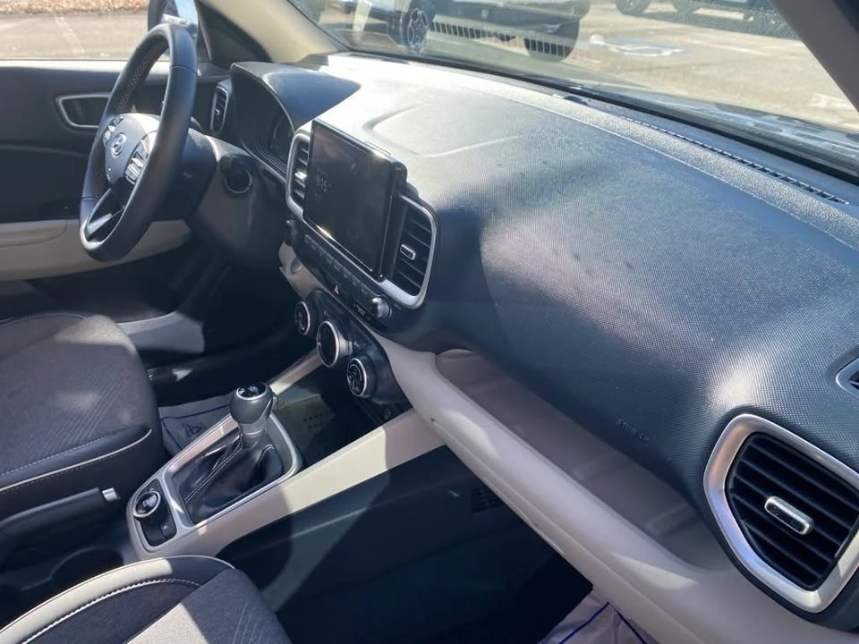 2025 Hyundai Venue - Image 14 of 20