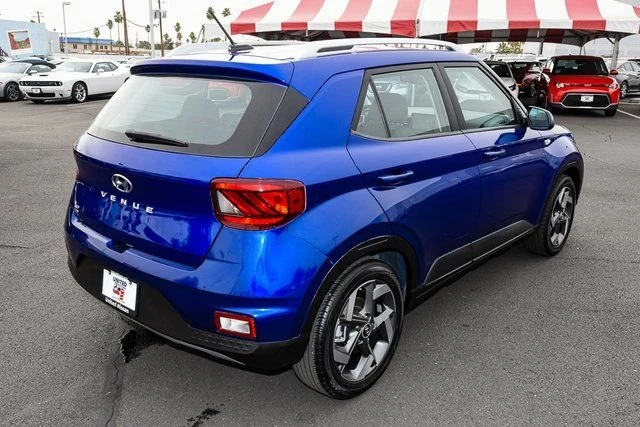 2025 Hyundai Venue - Image 5 of 20