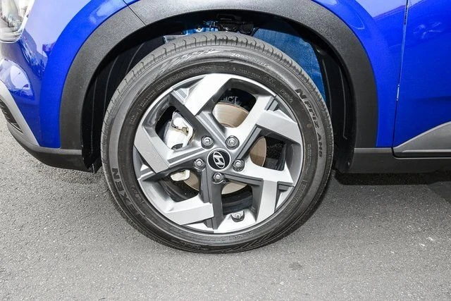 2025 Hyundai Venue - Image 12 of 20