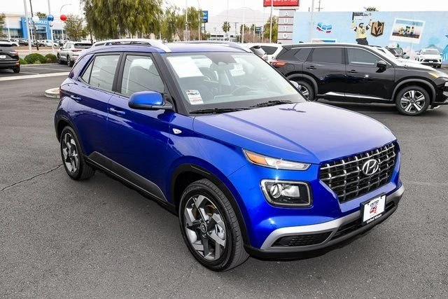 2025 Hyundai Venue - Image 7 of 20