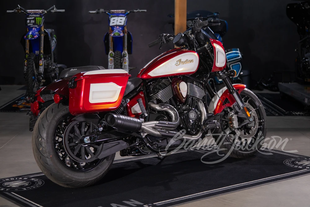 2025 Indian Chief - Image 2 of 9