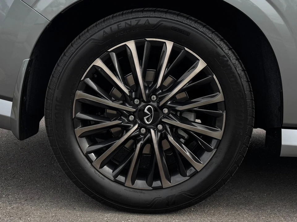 2025 Infiniti QX80 - Image 11 of 12