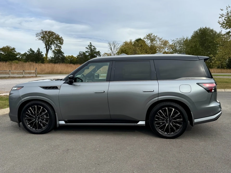 2025 Infiniti QX80 - Image 8 of 12