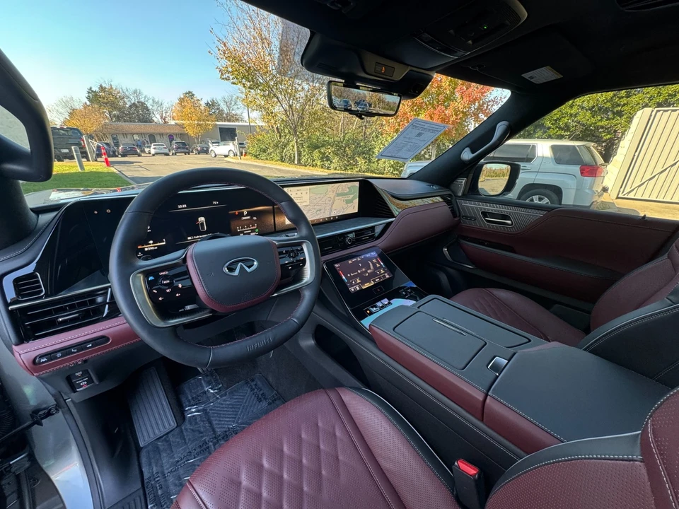 2025 Infiniti QX80 - Image 10 of 12