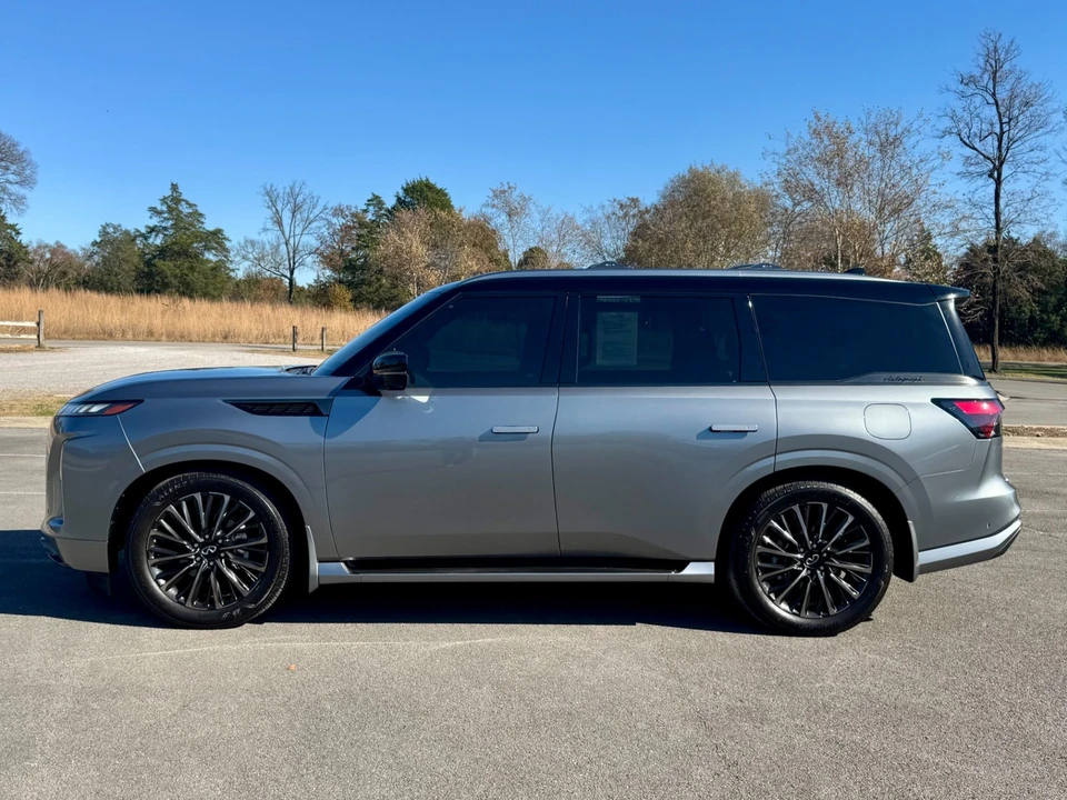 2025 Infiniti QX80 - Image 8 of 12