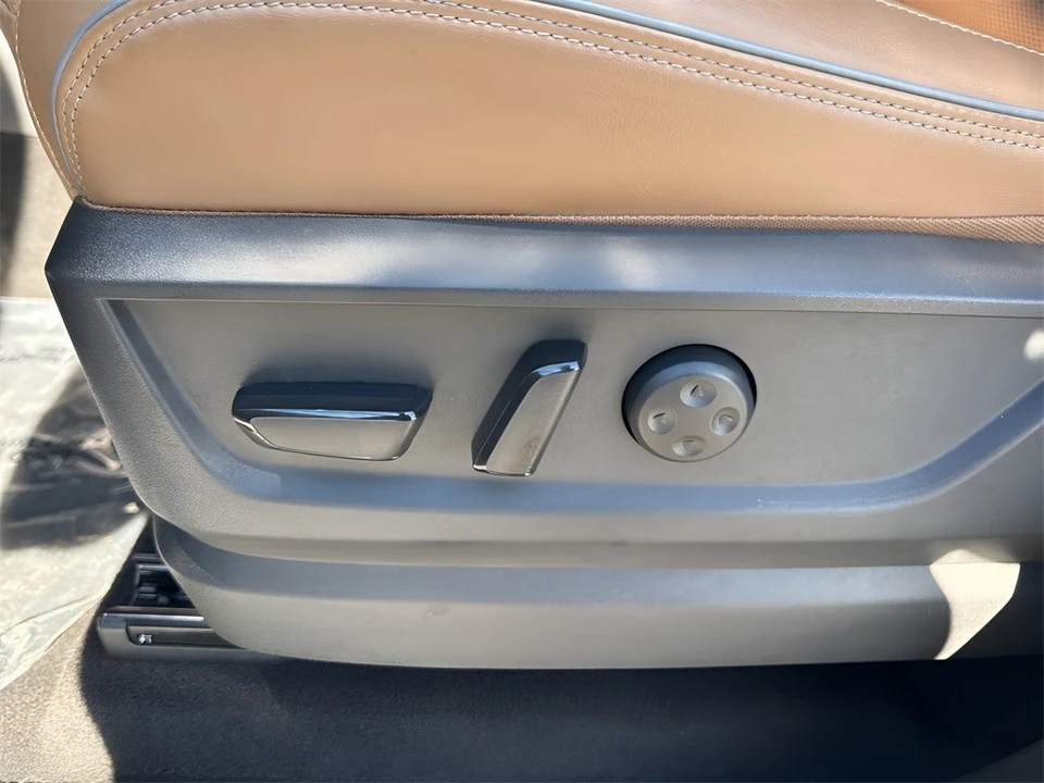 2025 Infiniti QX80 - Image 10 of 12