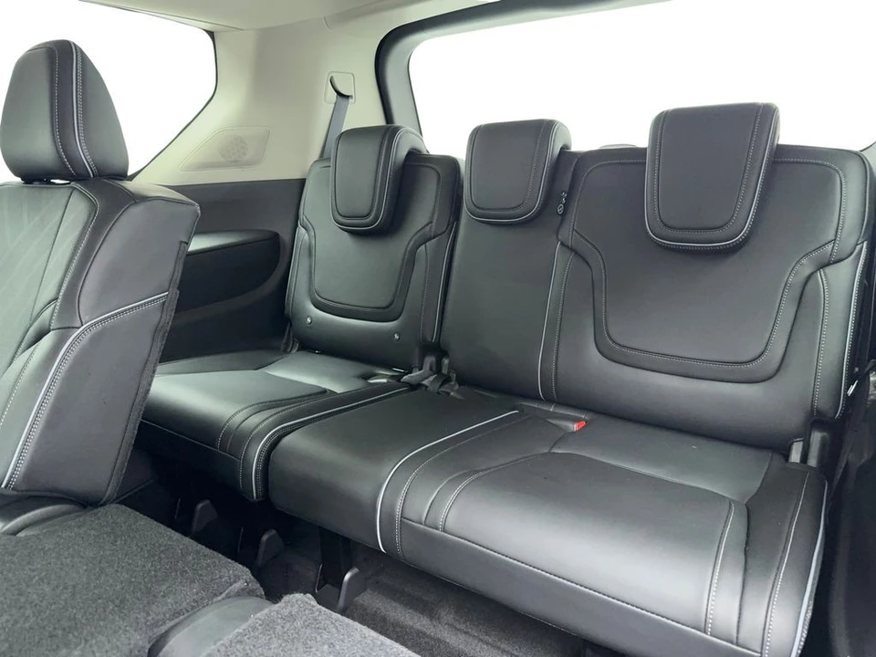 2025 Infiniti QX80 - Image 17 of 21