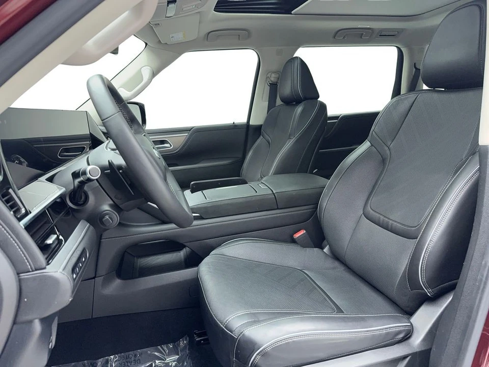 2025 Infiniti QX80 - Image 13 of 21