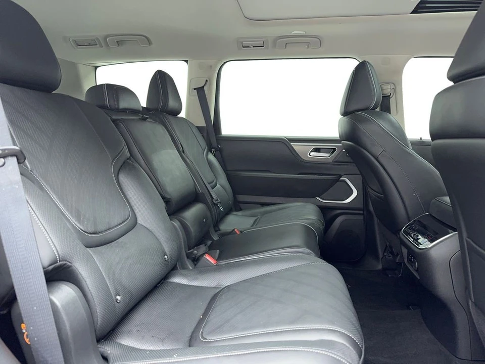 2025 Infiniti QX80 - Image 18 of 21
