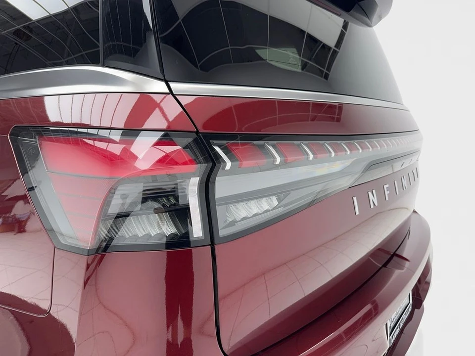 2025 Infiniti QX80 - Image 9 of 21
