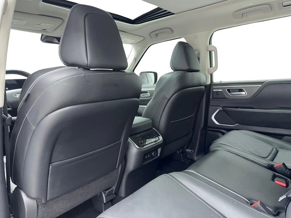 2025 Infiniti QX80 - Image 14 of 21