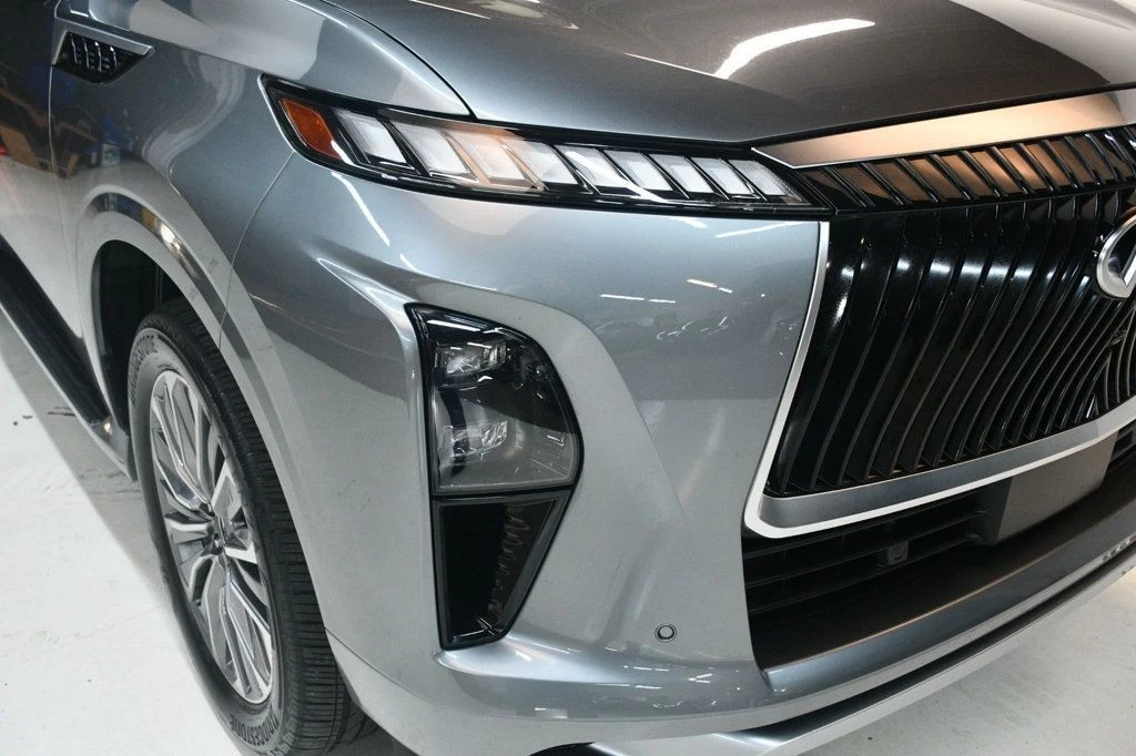 2025 Infiniti QX80 - Image 10 of 12