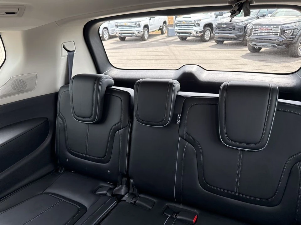 2025 Infiniti QX80 - Image 14 of 21