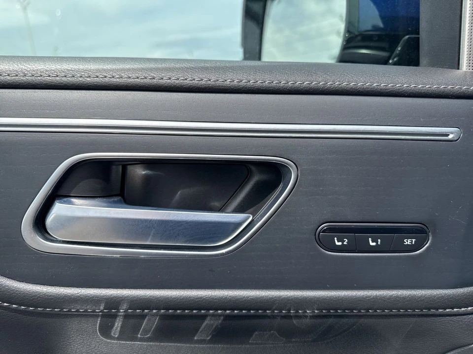 2025 Infiniti QX80 - Image 12 of 21