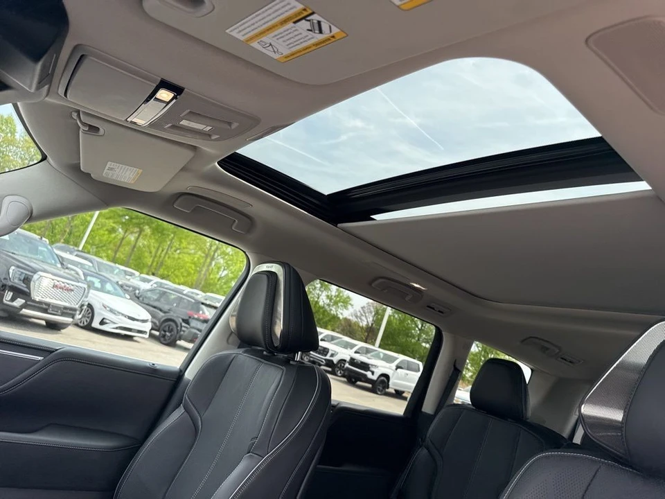 2025 Infiniti QX80 - Image 10 of 21