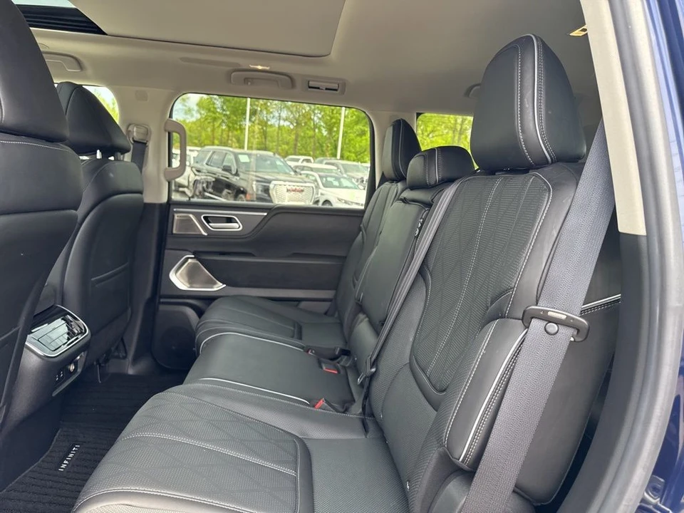 2025 Infiniti QX80 - Image 13 of 21