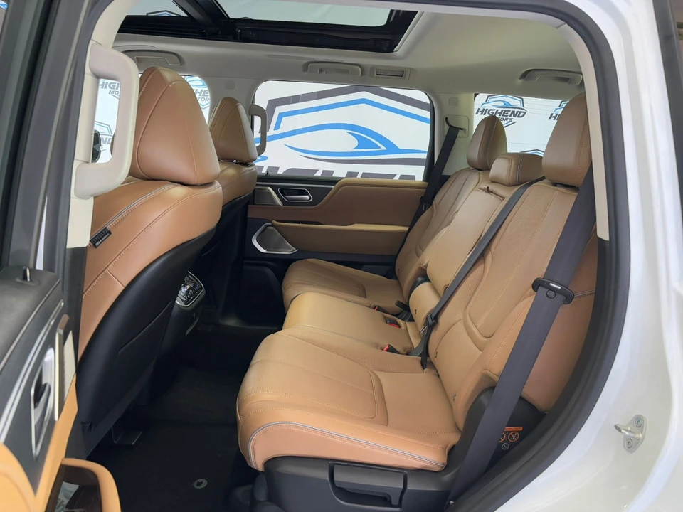 2025 Infiniti QX80 - Image 18 of 21