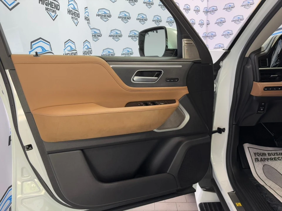 2025 Infiniti QX80 - Image 12 of 21