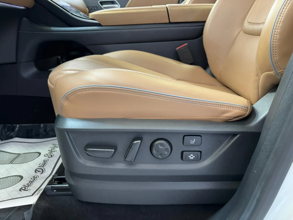 2025 Infiniti QX80 - Image 16 of 21