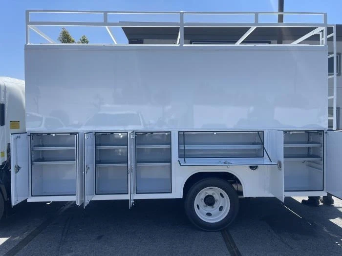2025 Isuzu Elf - Image 8 of 12