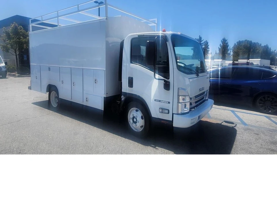 2025 Isuzu Elf - Image 6 of 12