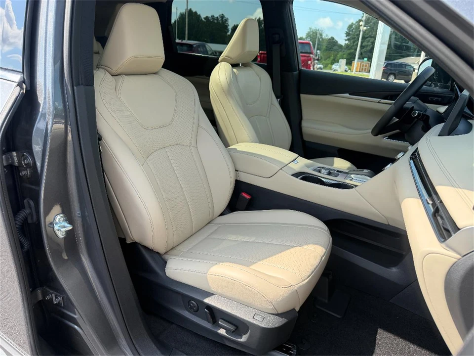 2025 Infiniti QX60 2nd Gen - Image 21 of 31