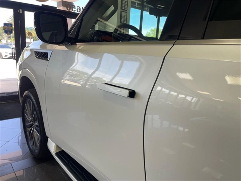 2025 Infiniti QX80 - Image 13 of 31