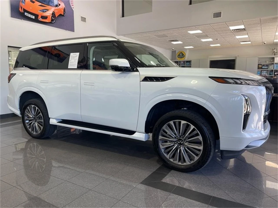 2025 Infiniti QX80 - Image 7 of 31