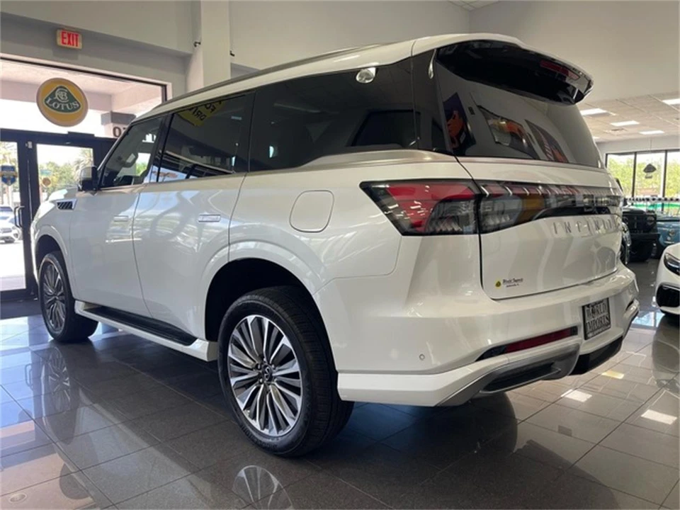 2025 Infiniti QX80 - Image 3 of 31