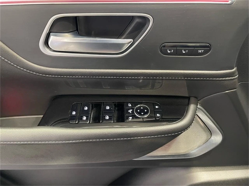 2025 Infiniti QX80 - Image 25 of 31