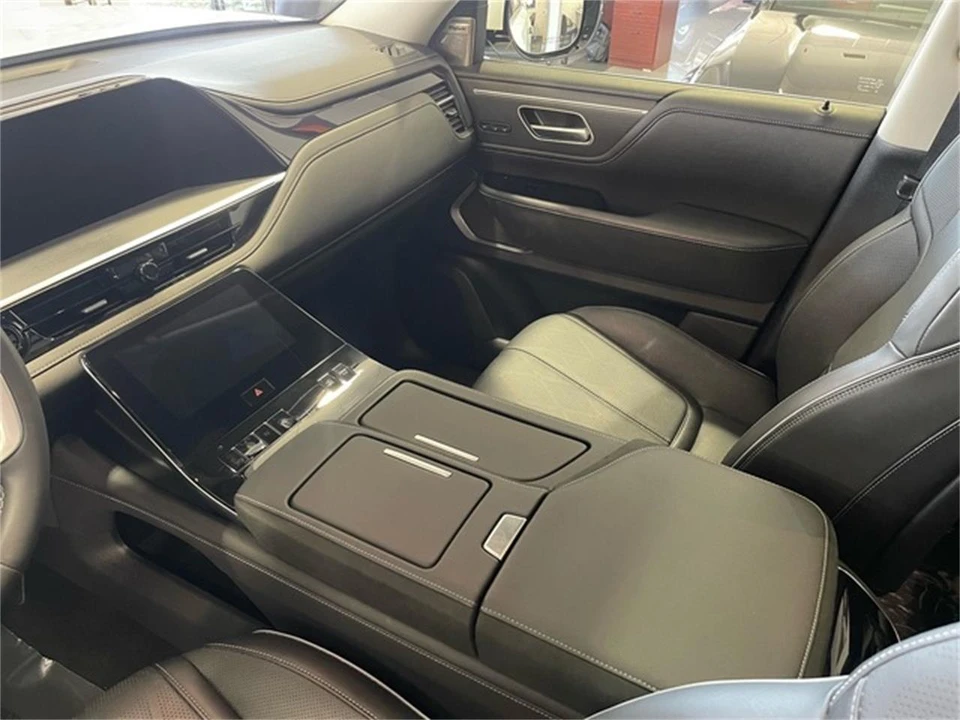 2025 Infiniti QX80 - Image 29 of 31