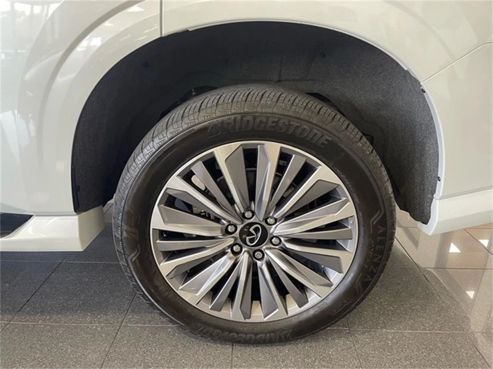 2025 Infiniti QX80 - Image 23 of 31