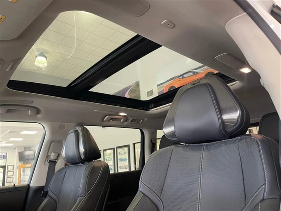 2025 Infiniti QX80 - Image 28 of 31