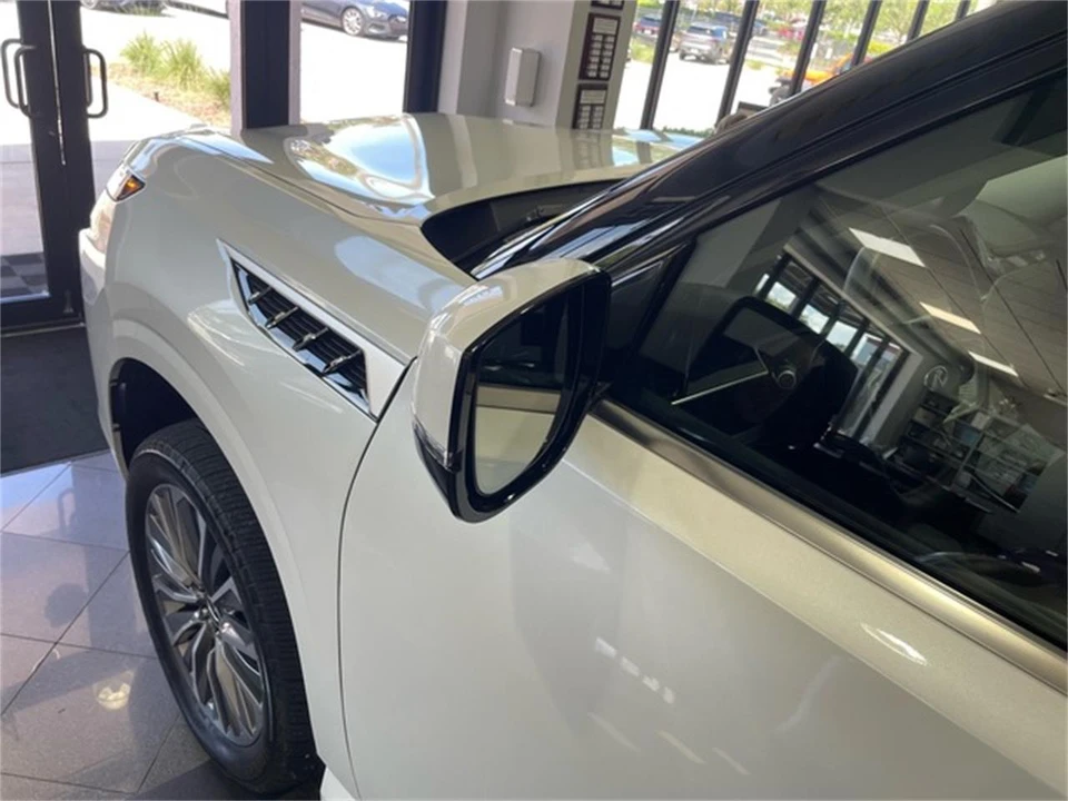 2025 Infiniti QX80 - Image 12 of 31