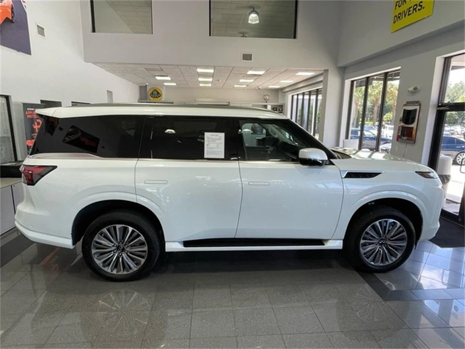 2025 Infiniti QX80 - Image 6 of 31