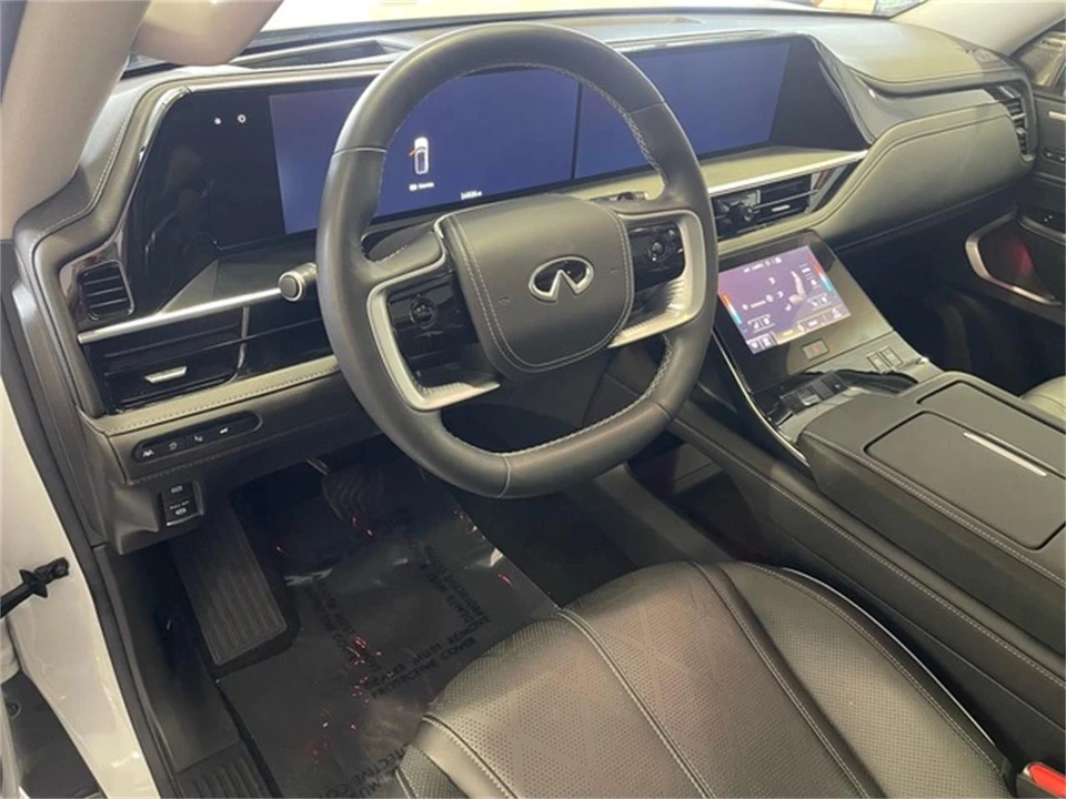 2025 Infiniti QX80 - Image 26 of 31