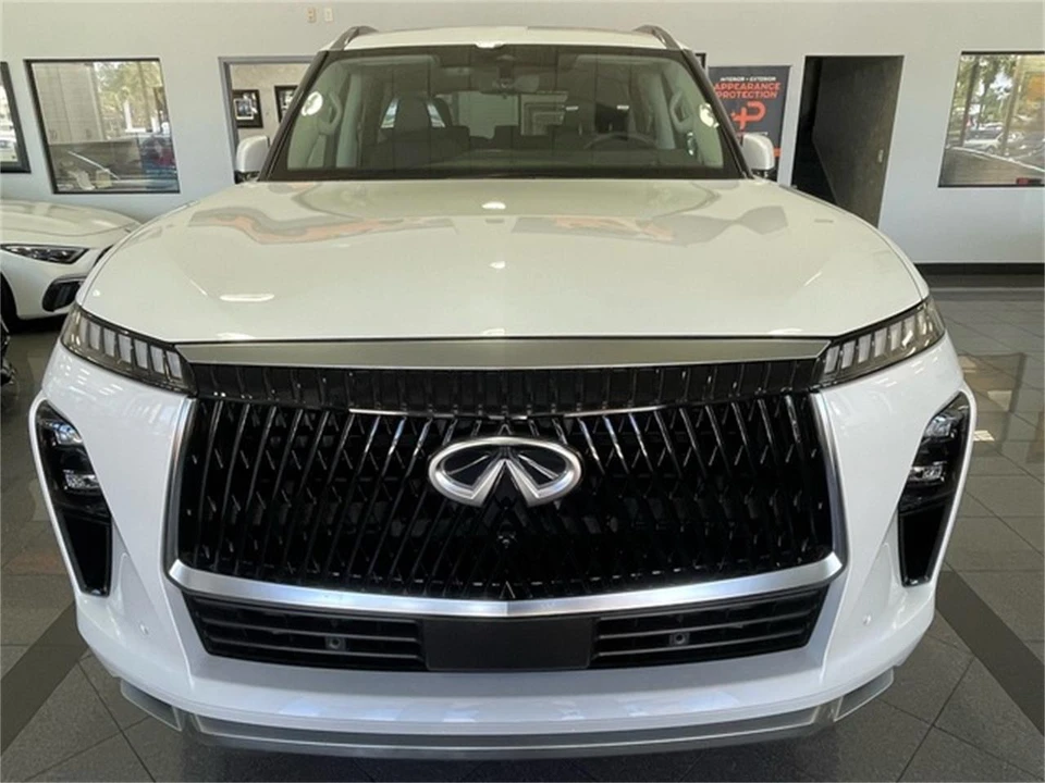 2025 Infiniti QX80 - Image 10 of 31