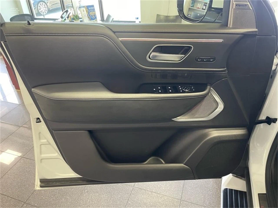 2025 Infiniti QX80 - Image 24 of 31