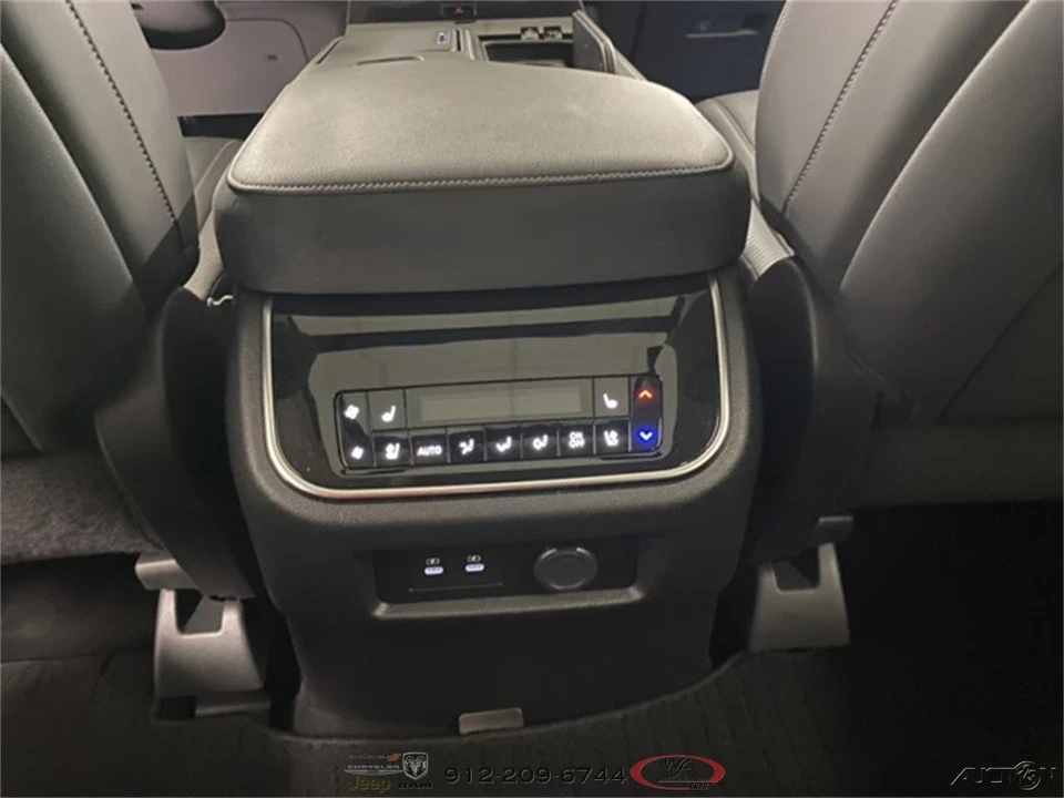 2025 Infiniti QX80 - Image 17 of 21