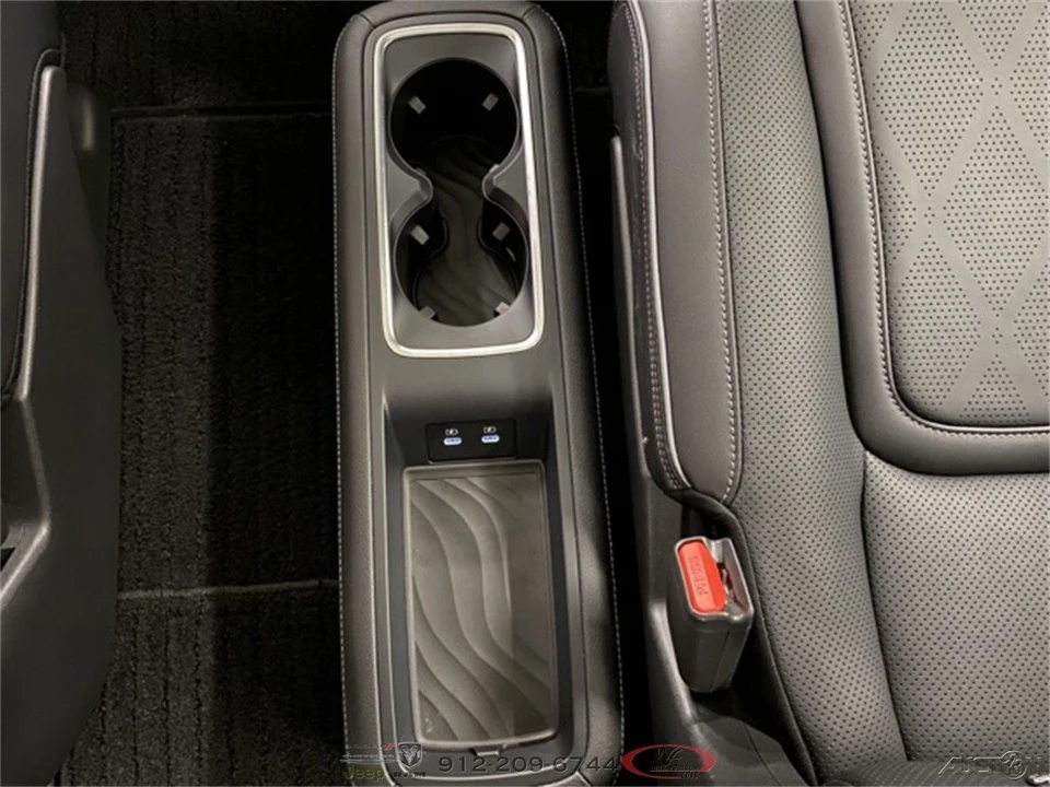 2025 Infiniti QX80 - Image 16 of 21