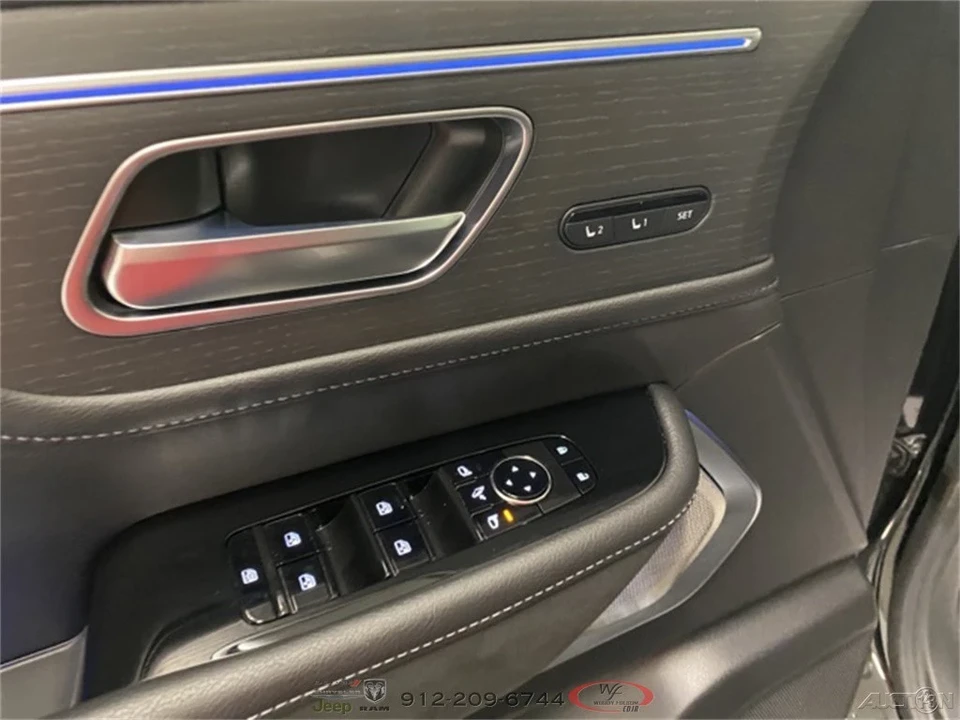 2025 Infiniti QX80 - Image 10 of 12