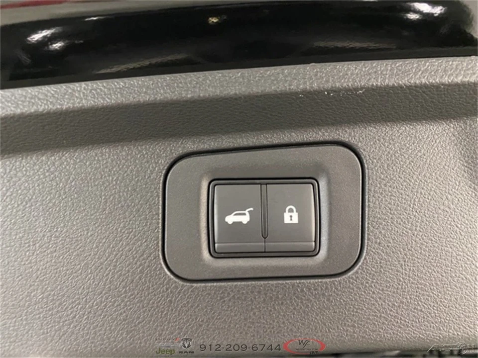 2025 Infiniti QX80 - Image 8 of 12