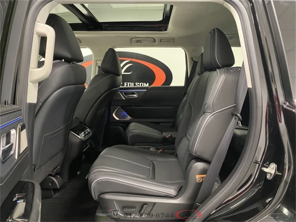 2025 Infiniti QX80 - Image 14 of 21