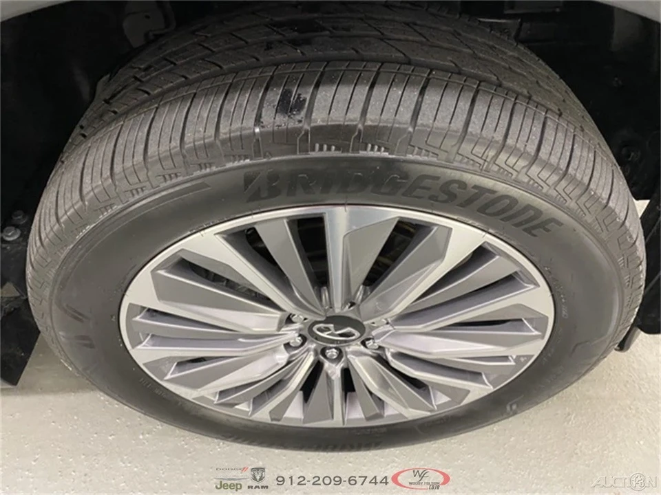 2025 Infiniti QX80 - Image 4 of 12