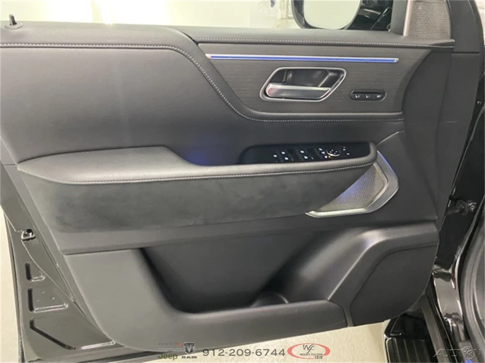 2025 Infiniti QX80 - Image 9 of 12