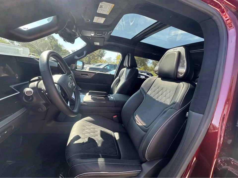 2025 Infiniti QX80 - Image 5 of 10