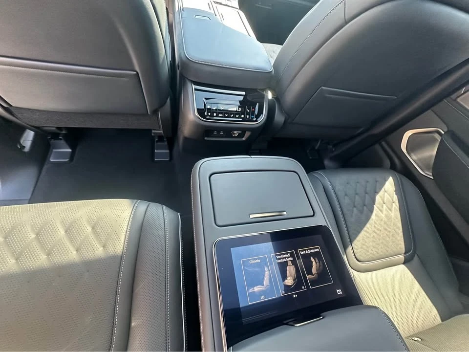 2025 Infiniti QX80 - Image 9 of 10
