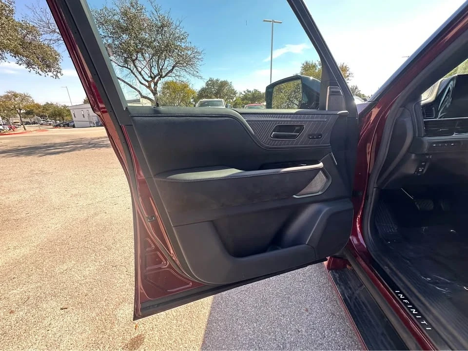 2025 Infiniti QX80 - Image 7 of 10